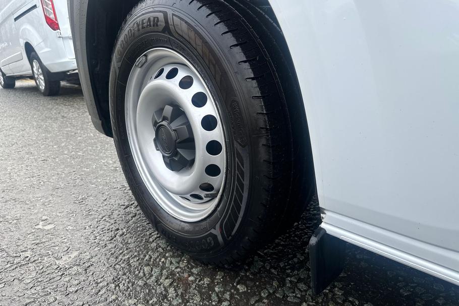Used FORD TRANSIT CUSTOM HT24EZW 33