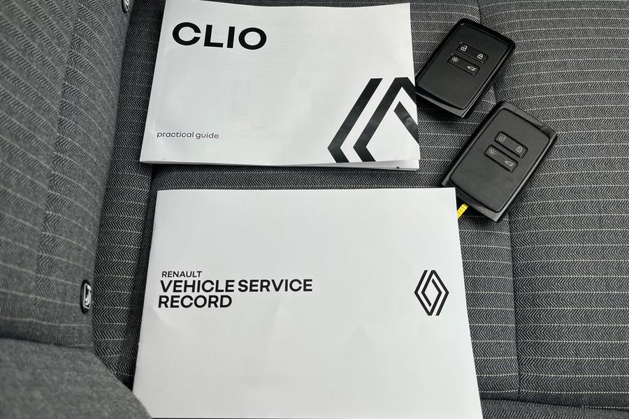 Renault CLIO Photo autoimg-8fadd49264d59380ce1dd1b105bd9b42e5c407ca.jpg