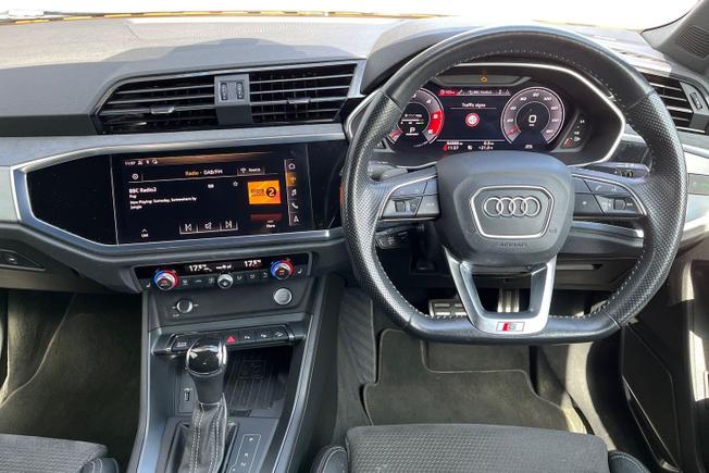 AUDI Q3 Photo 11