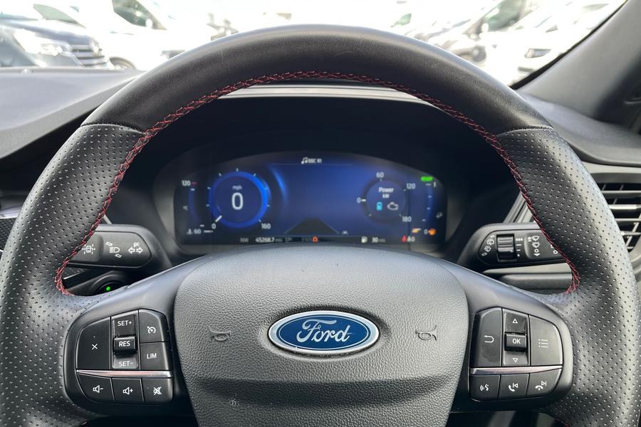 Ford Kuga Photo autoimg-8fb142825fe1dce59a5feecc96ef56f3f61e9a7b.jpg