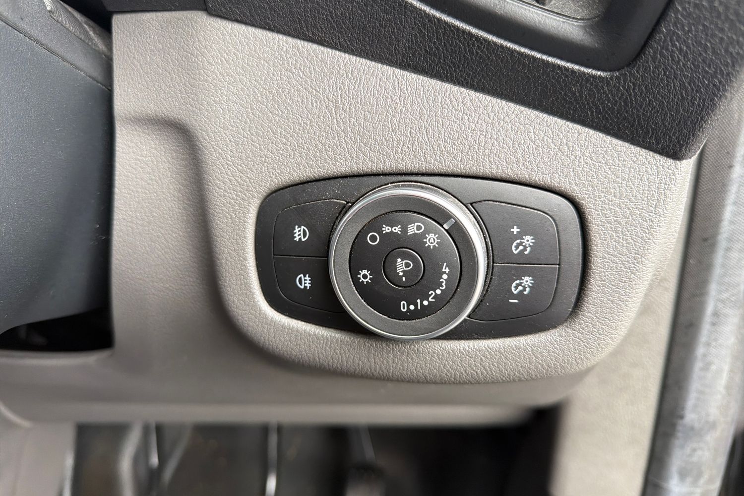 Ford TRANSIT CONNECT Photo 22