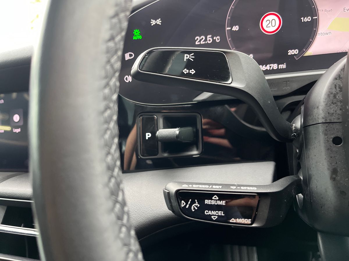 Porsche Taycan Photo 39