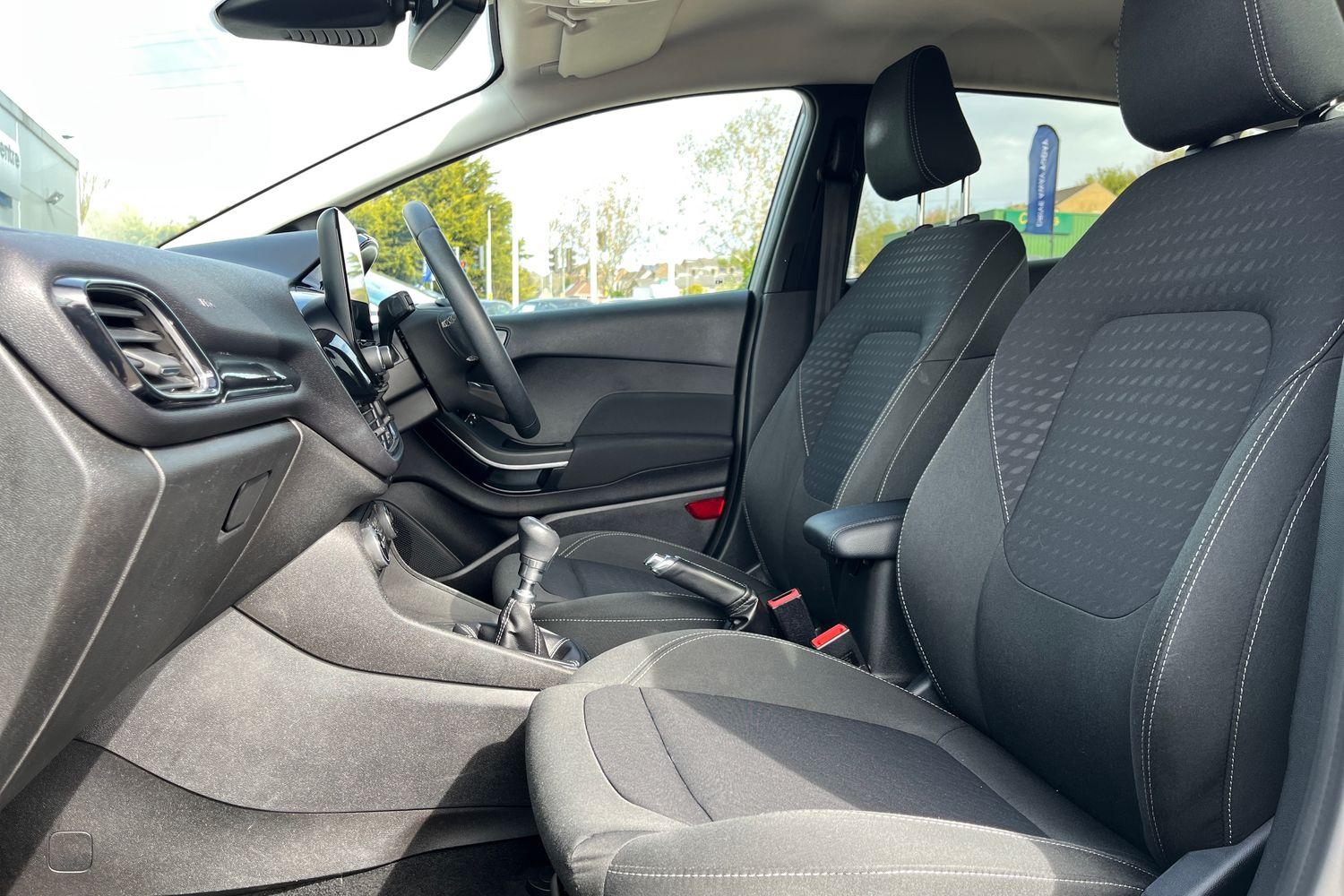 Ford FIESTA Photo 18