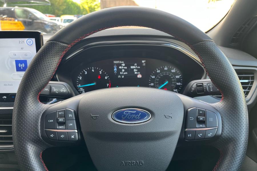 Ford FOCUS Photo autoimg-8fbefea9a51dd81f3f759f116e20d37a7b20e536.jpg