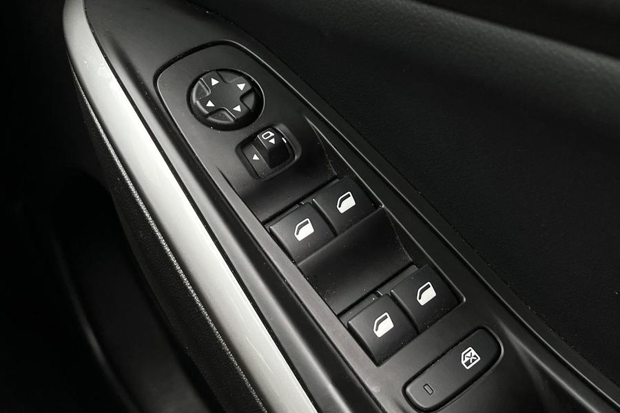 Vauxhall GRANDLAND Photo autoimg-8fc0f7f9a02c716100f372dc46579bcd5bd3fab1.jpg