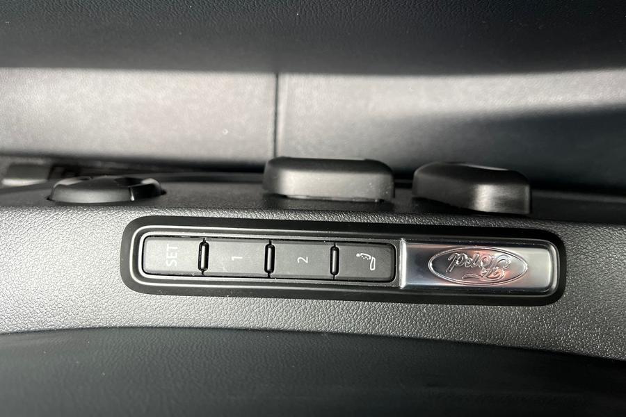 Ford Explorer Photo autoimg-8fc15ba5374ff761fe7d5ebcd7499665d0403261.jpg