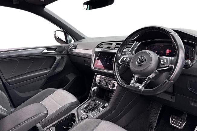 VOLKSWAGEN Tiguan Photo 6