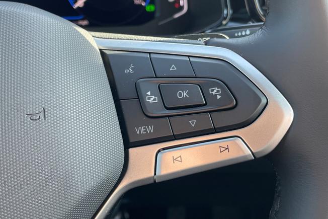 VOLKSWAGEN T-Roc Photo 17