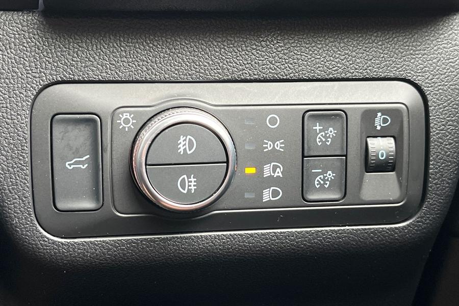 Ford KUGA Photo autoimg-8fc80ab9a41b0abc416b5cfbcb3e3d3bf3bfa356.jpg