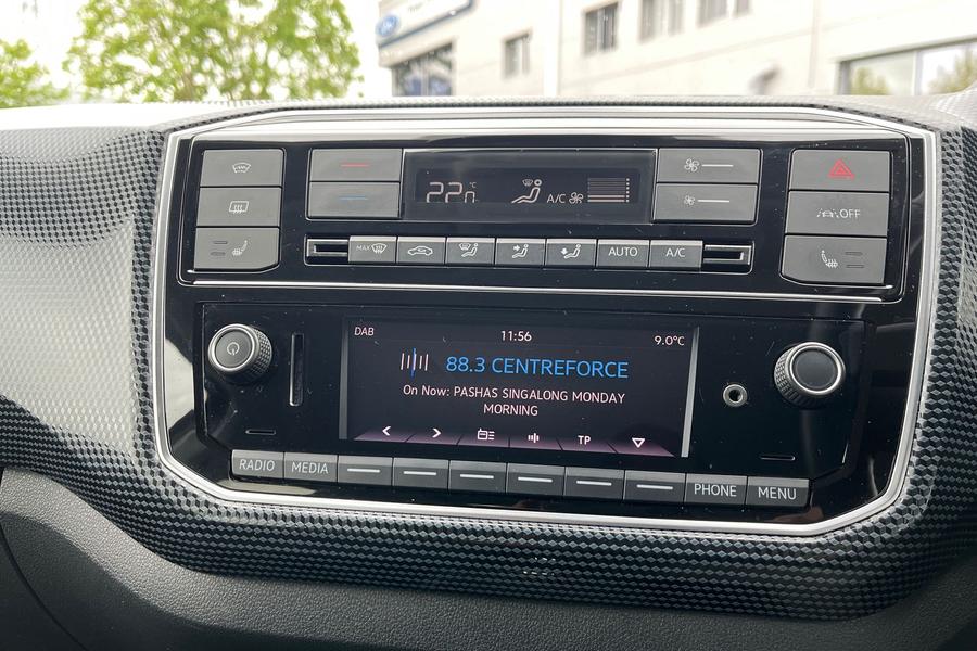 Volkswagen UP Photo autoimg-8fd8b7fb069d409dd9e3503d63205e25240e3eeb.jpg