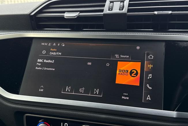 AUDI Q3 Photo 13