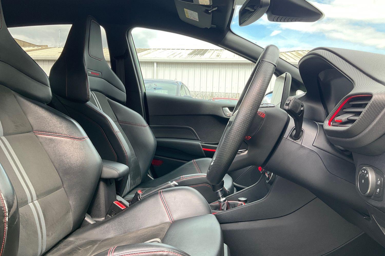 Ford Fiesta Photo 16