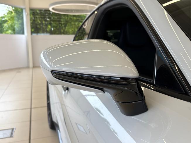Porsche Taycan Photo 22