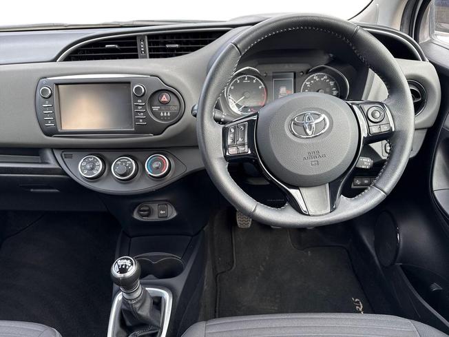 Toyota YARIS Photo 11