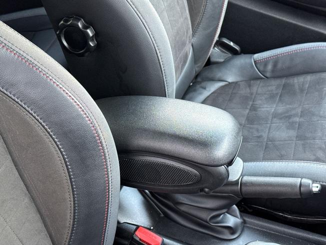 MINI Hatch Photo 44