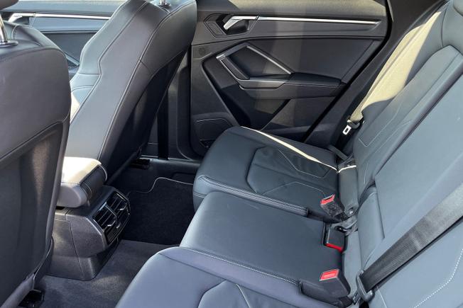 AUDI Q3 Photo 42