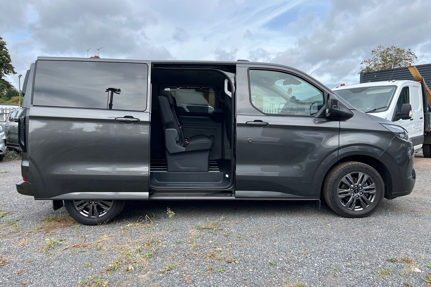 Ford TOURNEO CUSTOM Photo 14