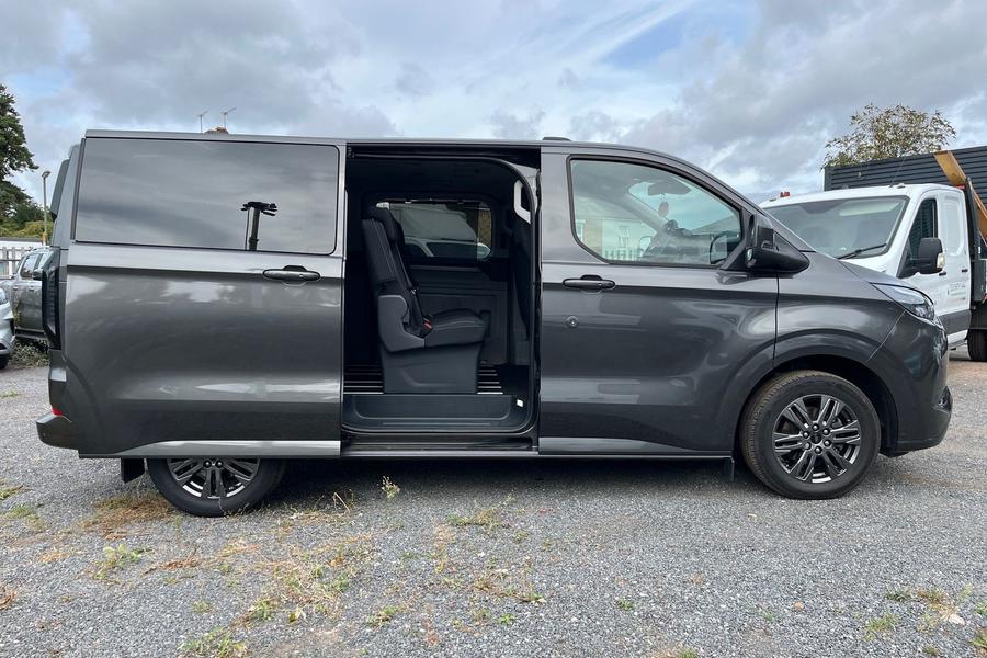 Ford TOURNEO CUSTOM Photo autoimg-8feb647c10662f71824cbd0ac6a86ad36b66bbe6.jpg