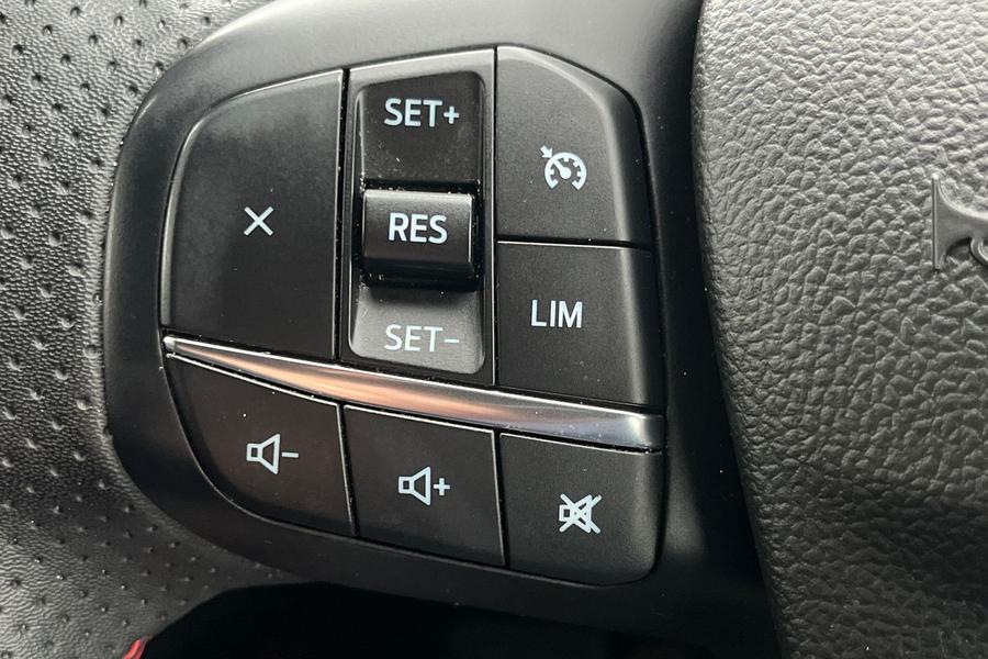 Ford Kuga Photo autoimg-8feccc3c3e9633bc4a4b46442265207138e6586d.jpg