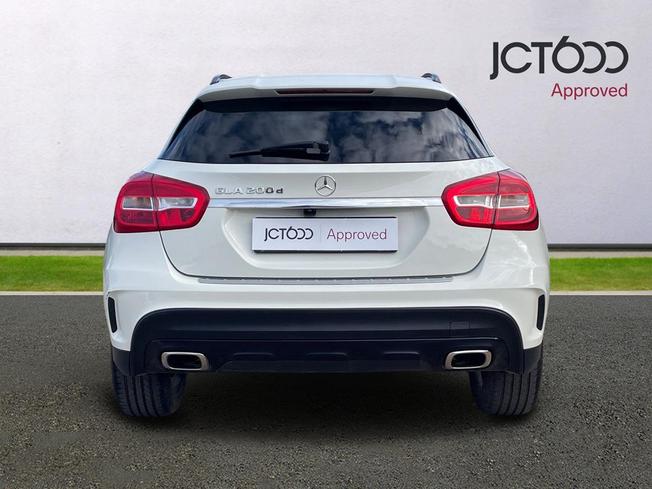 MERCEDES-BENZ GLA Photo 7