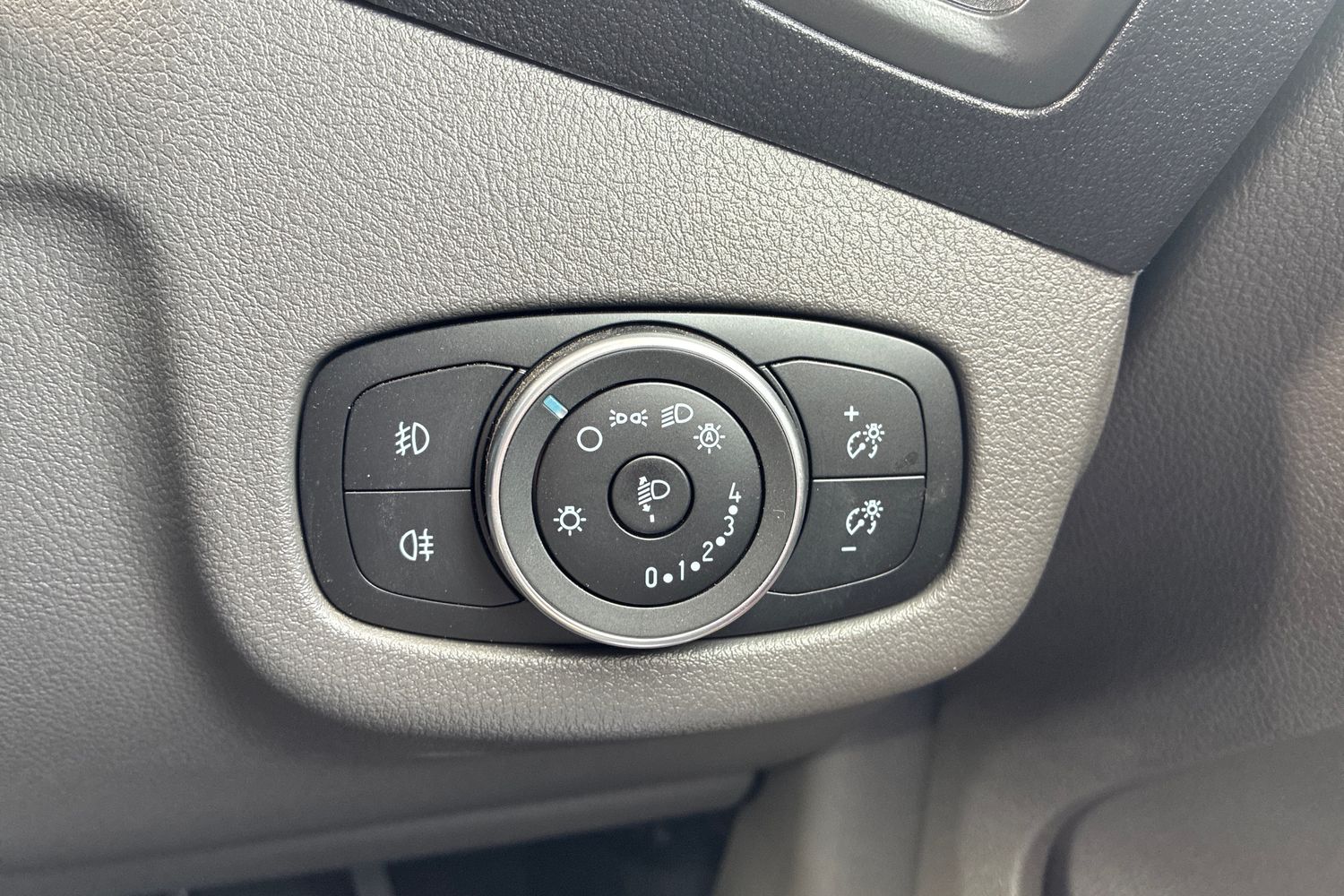 Ford TRANSIT CONNECT Photo 23