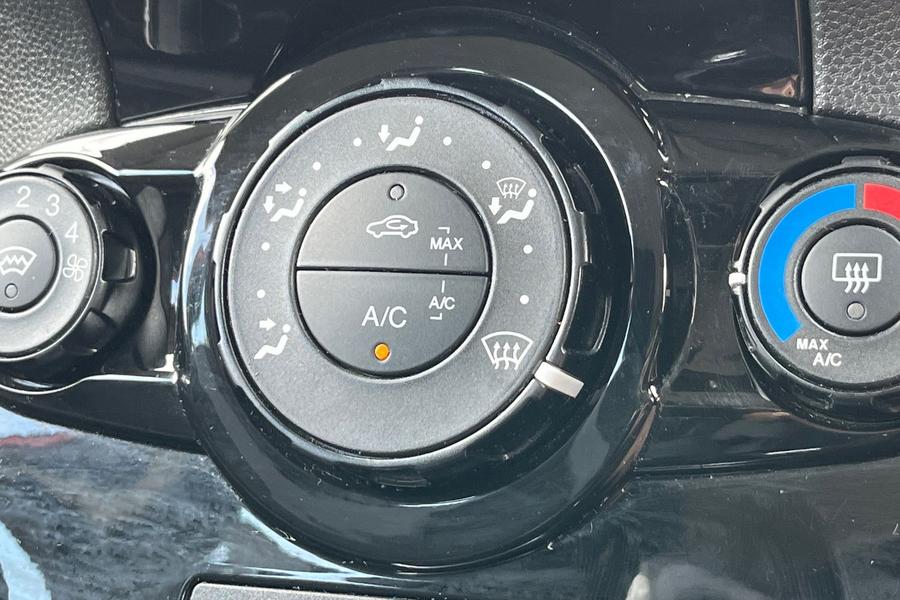 Ford FIESTA Photo autoimg-8ff0be08727e0cbc78d5301991300277c4963ce3.jpg