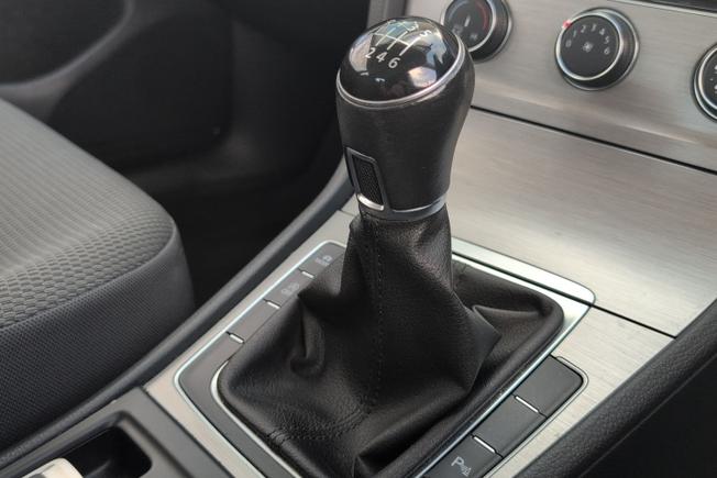 VOLKSWAGEN Golf Photo 23