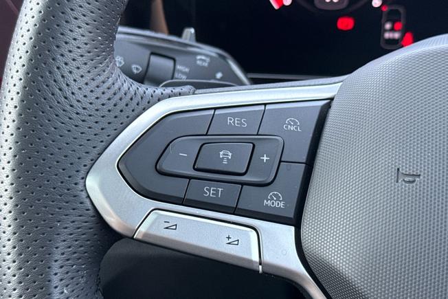 VOLKSWAGEN Tiguan Photo 16
