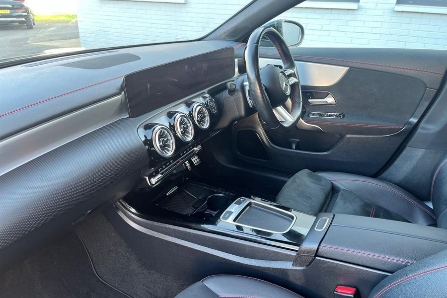 Mercedes-Benz CLA Photo autoimg-8ff8327bebabfed1a510bde9508023c49a6e83ac.jpg