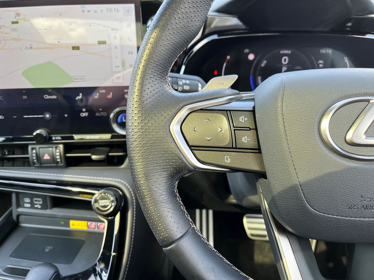 Lexus NX Photo 15