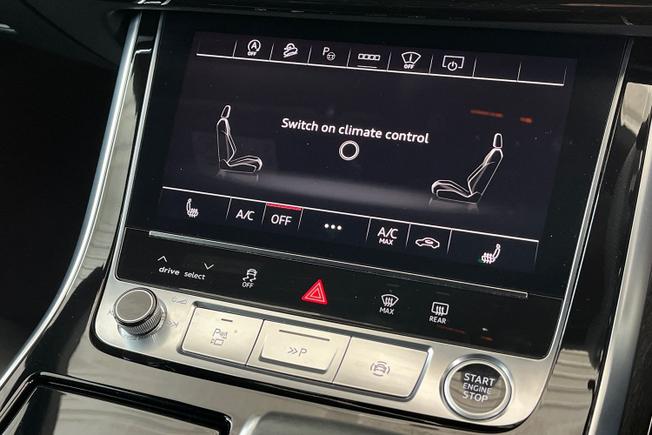 AUDI Q8 Photo 23