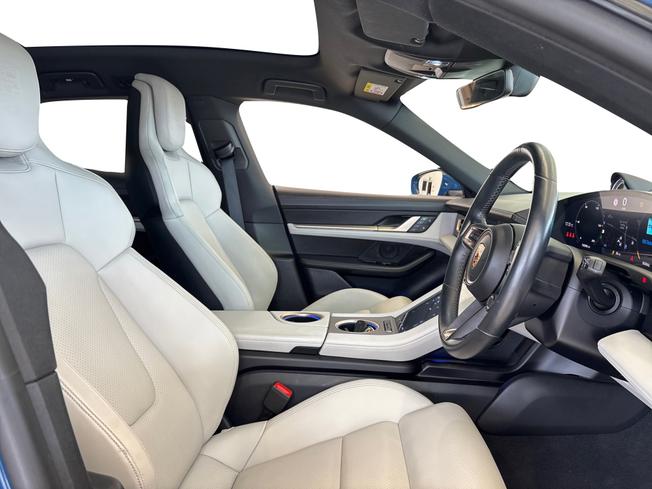 PORSCHE Taycan Photo 11