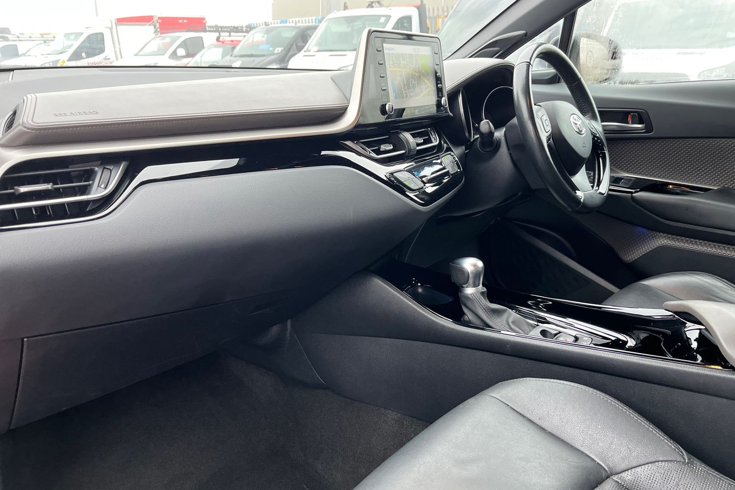 Toyota C-HR Photo 17
