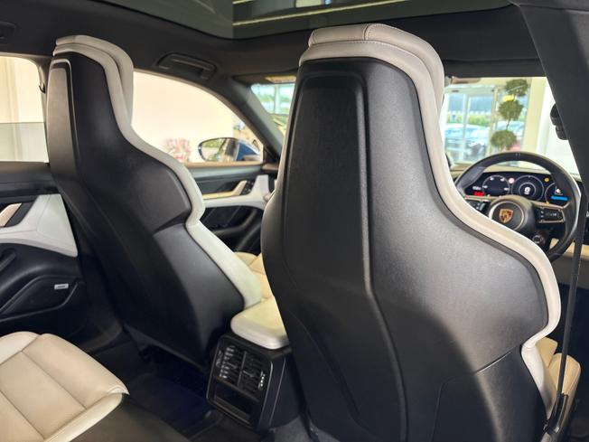 PORSCHE Taycan Photo 44