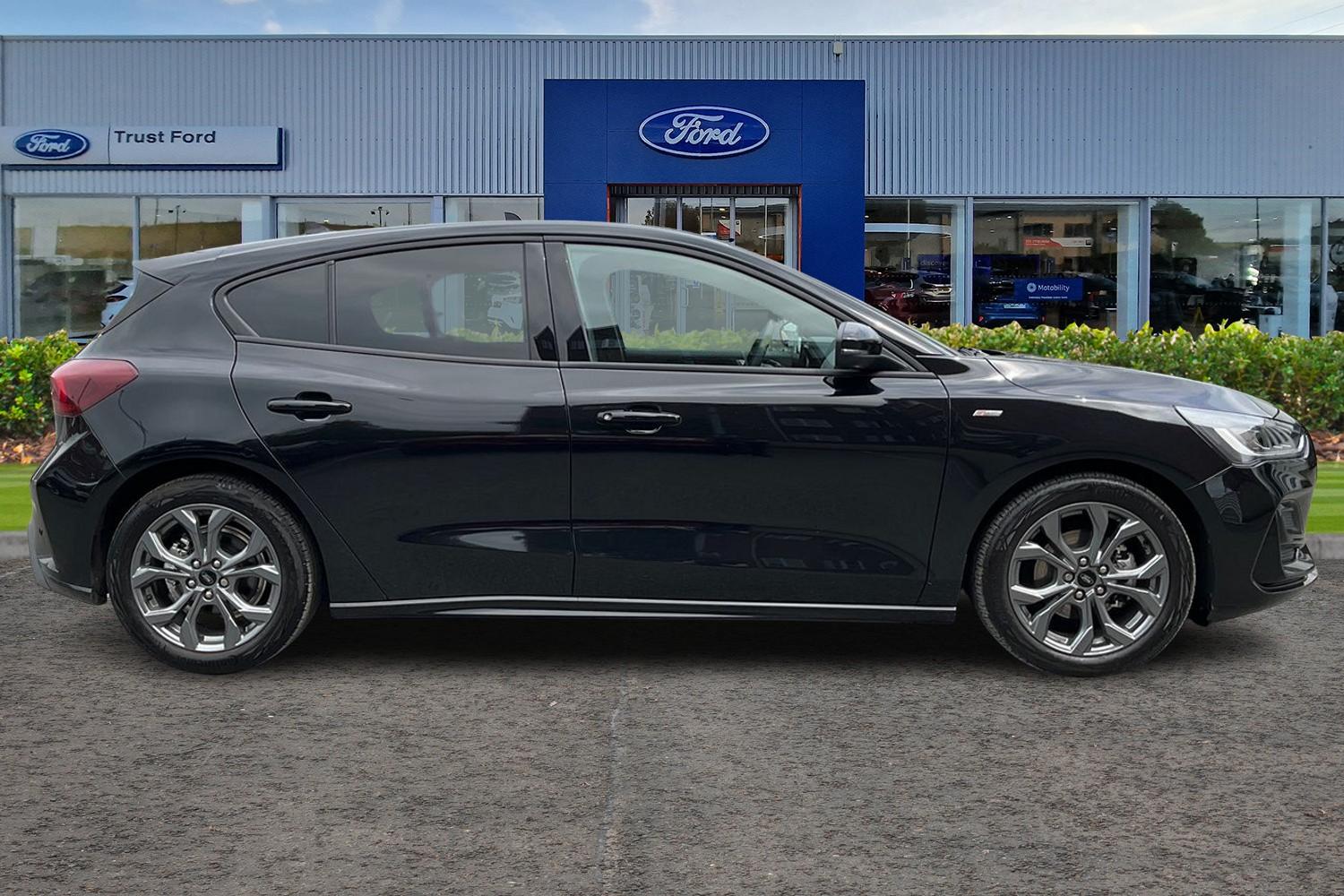 Ford Focus Photo 2