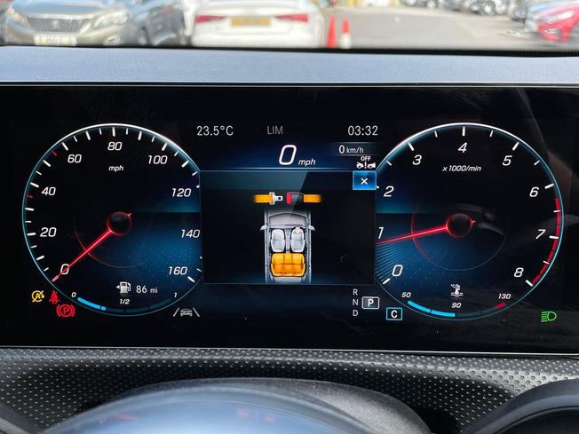 MERCEDES-BENZ CLA Photo 15