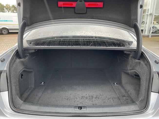 AUDI A4 Photo 12