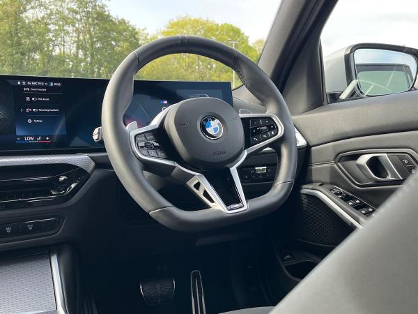 BMW 3 Series Photo autoimg-9020117a7cc24019a437f9f3d9923965737abf21.jpg