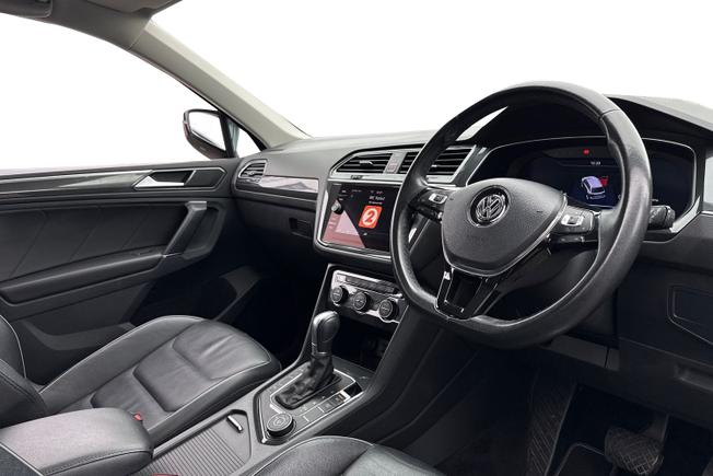 VOLKSWAGEN Tiguan Photo 6