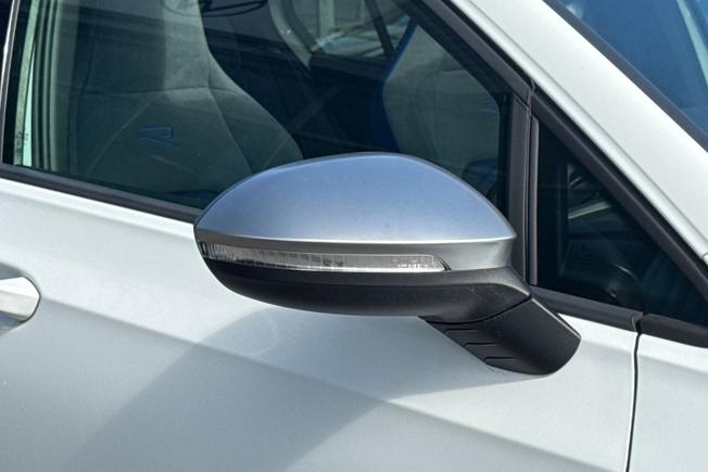 VOLKSWAGEN Golf Photo 20