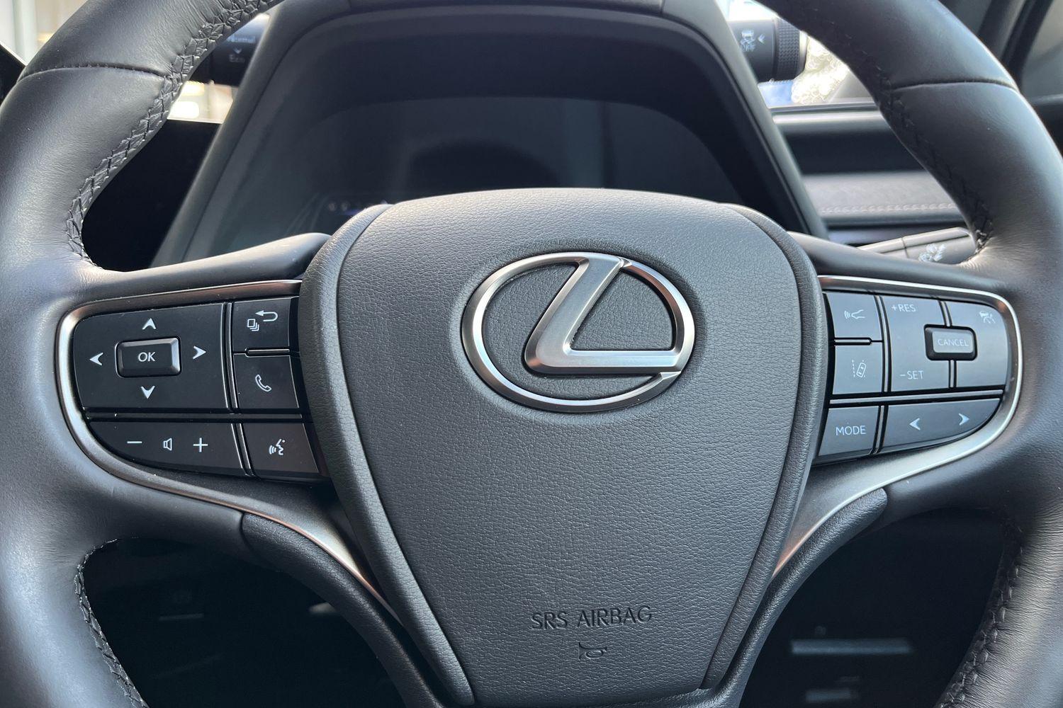Lexus UX Photo 35