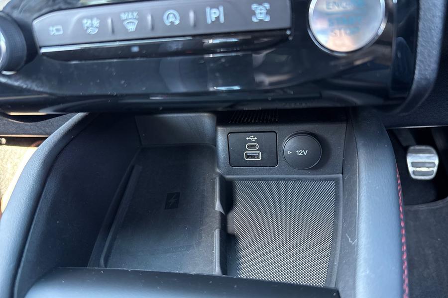 Ford KUGA Photo autoimg-90344afe68131bb5ade0f27d3b742a6f9bc22767.jpg