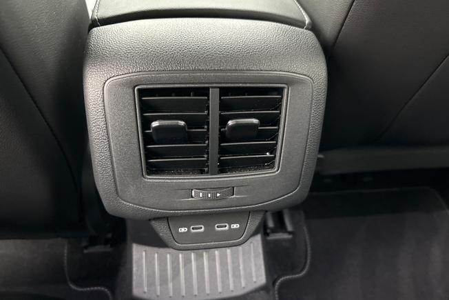 VOLKSWAGEN T-Roc Photo 23