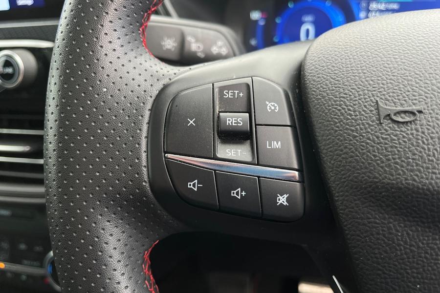 Ford Kuga Photo autoimg-903a8cc219cb7eadee9321d526bcf6225315763f.jpg