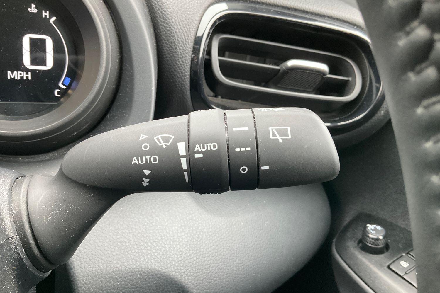 Toyota YARIS CROSS Photo 14