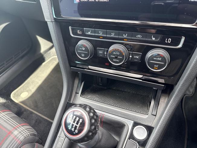 VOLKSWAGEN Golf Photo 37