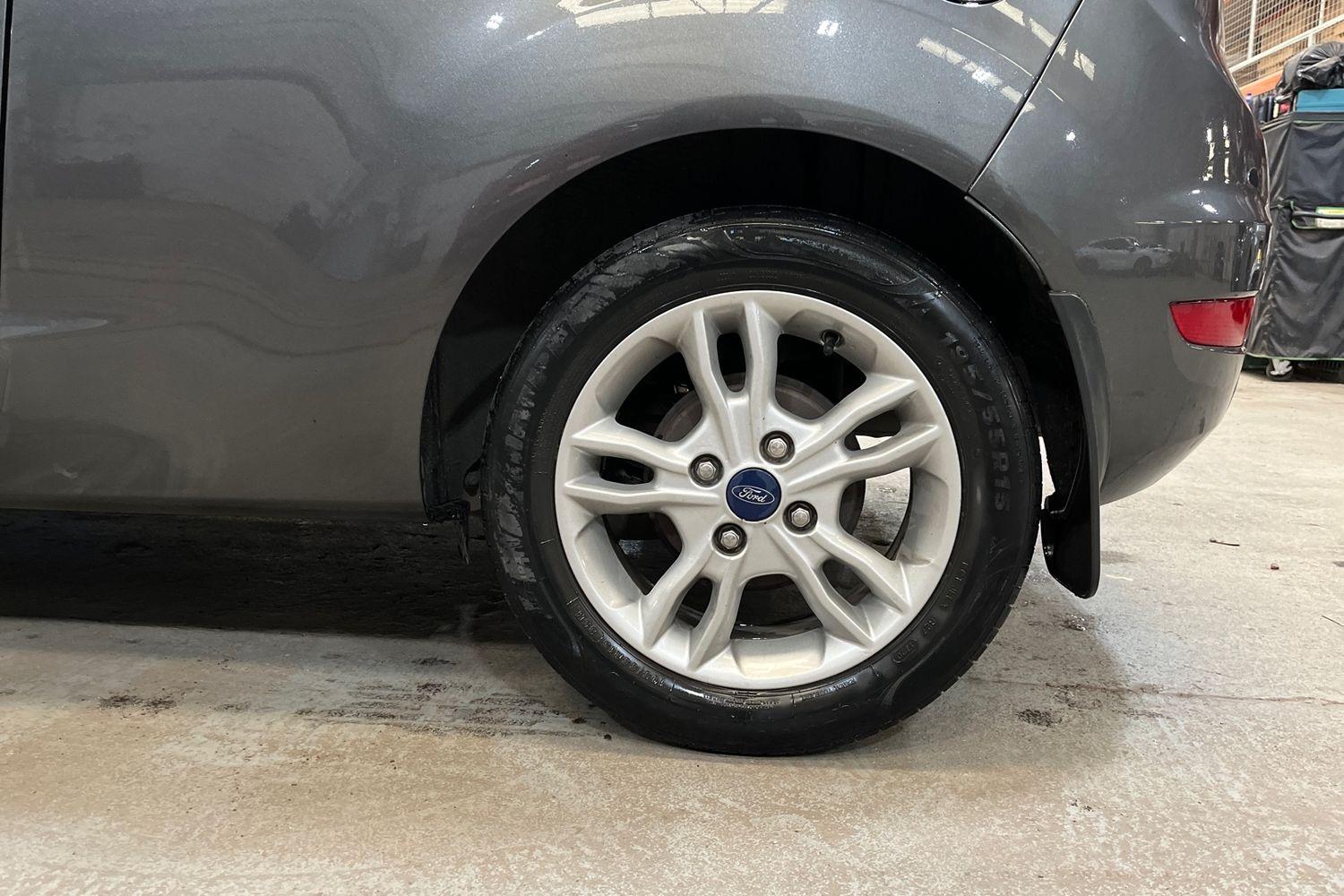 Ford FIESTA Photo 7