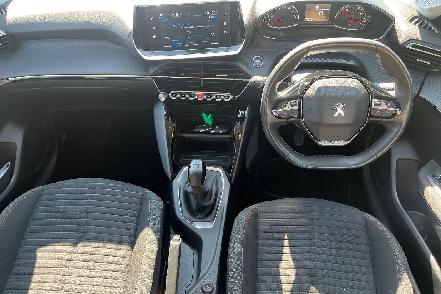 Peugeot 208 Photo 9