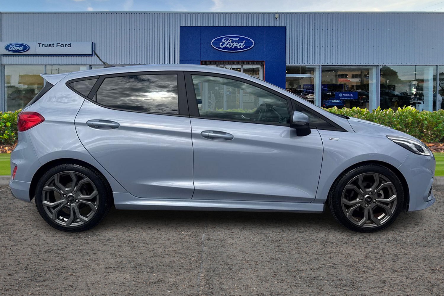 Ford FIESTA Photo 2