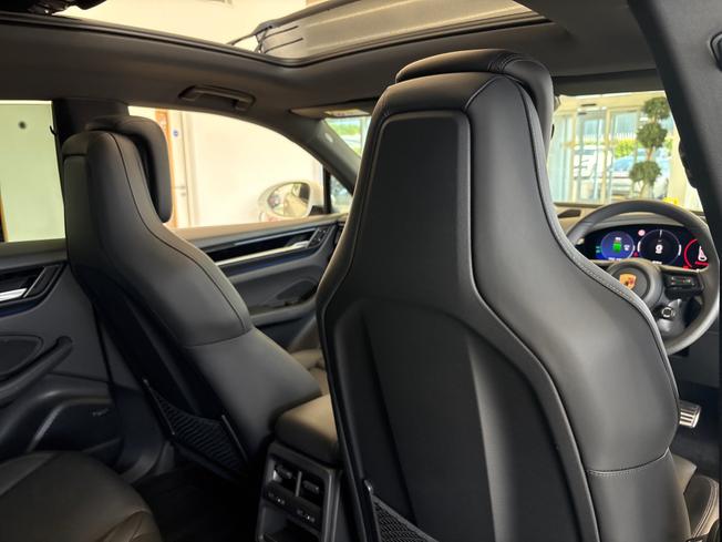 PORSCHE Macan Photo 44